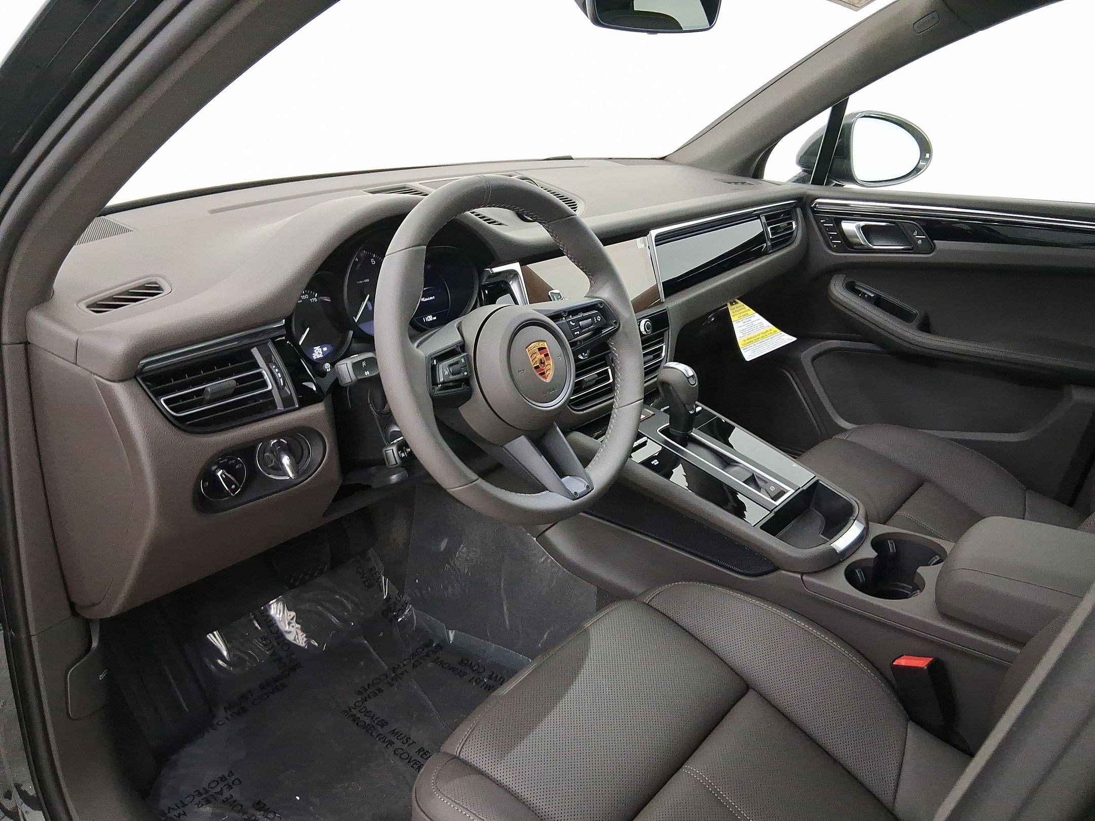 Used 2026 Porsche Macan image 4