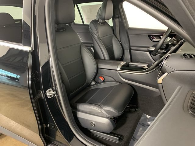 Used 2025 Mercedes-Benz GLC 300 4MATIC image 36