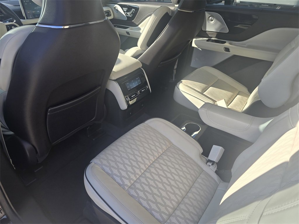 Used 2023 Lincoln Aviator Black Label image 13