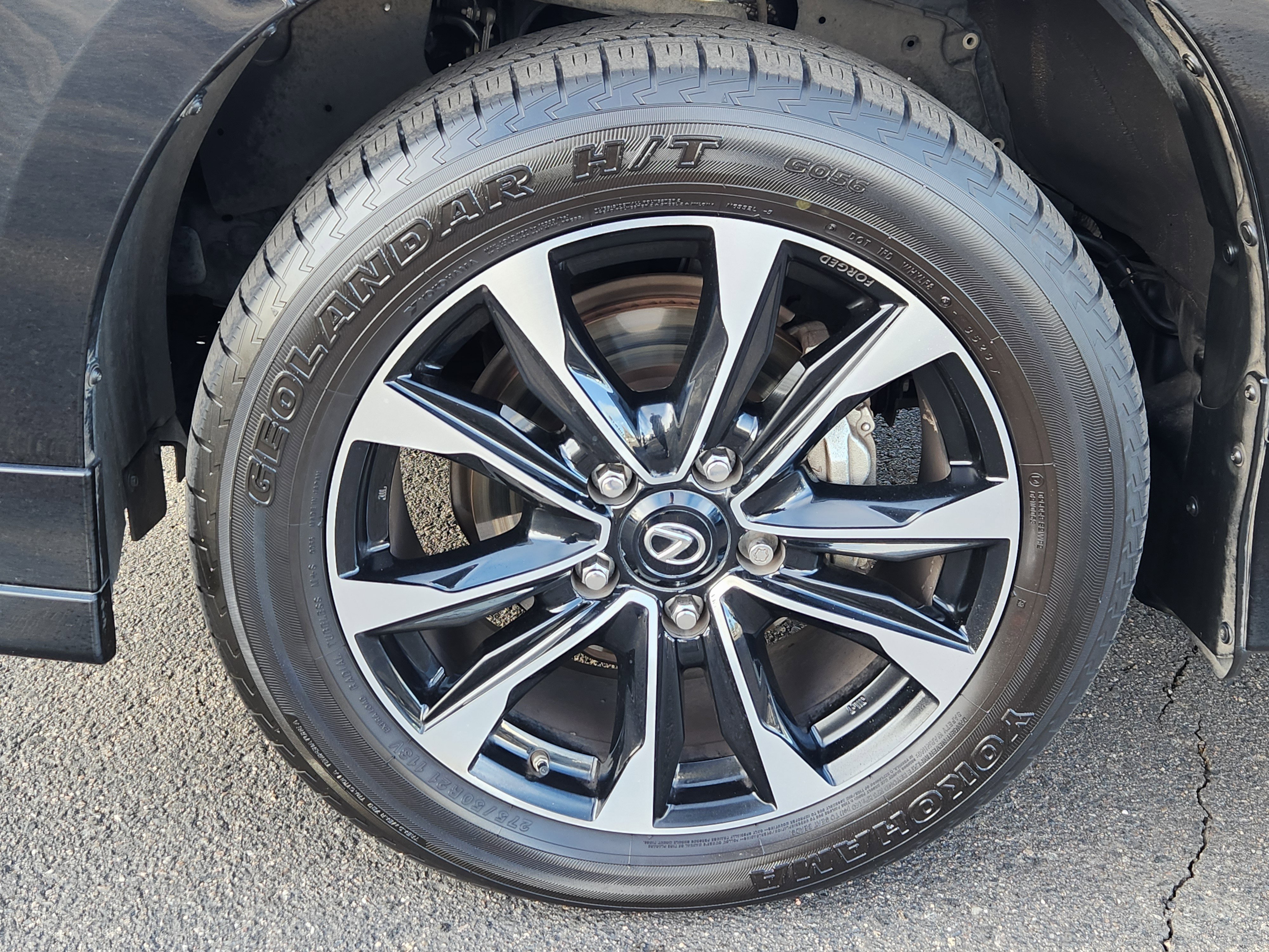 Used 2021 Lexus LX 570 4WD w/ 3rd Row & Luxury Pkg image 24