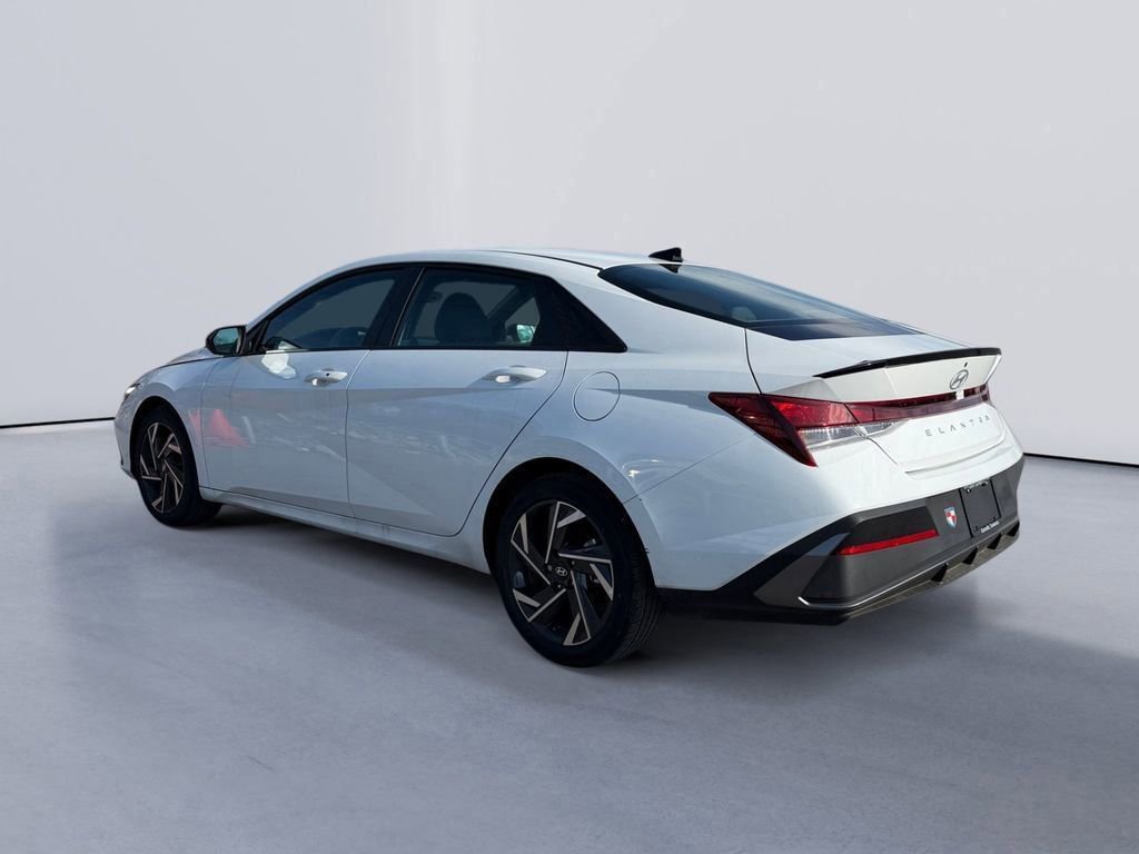 Used 2025 Hyundai Elantra Sport image 5