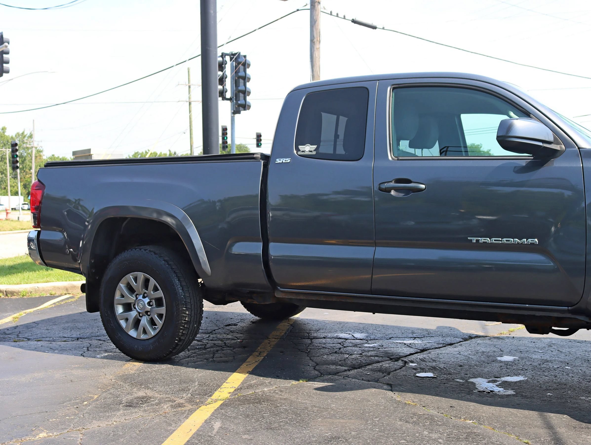 Used 2018 Toyota Tacoma SR5 AWD/4WD image 4