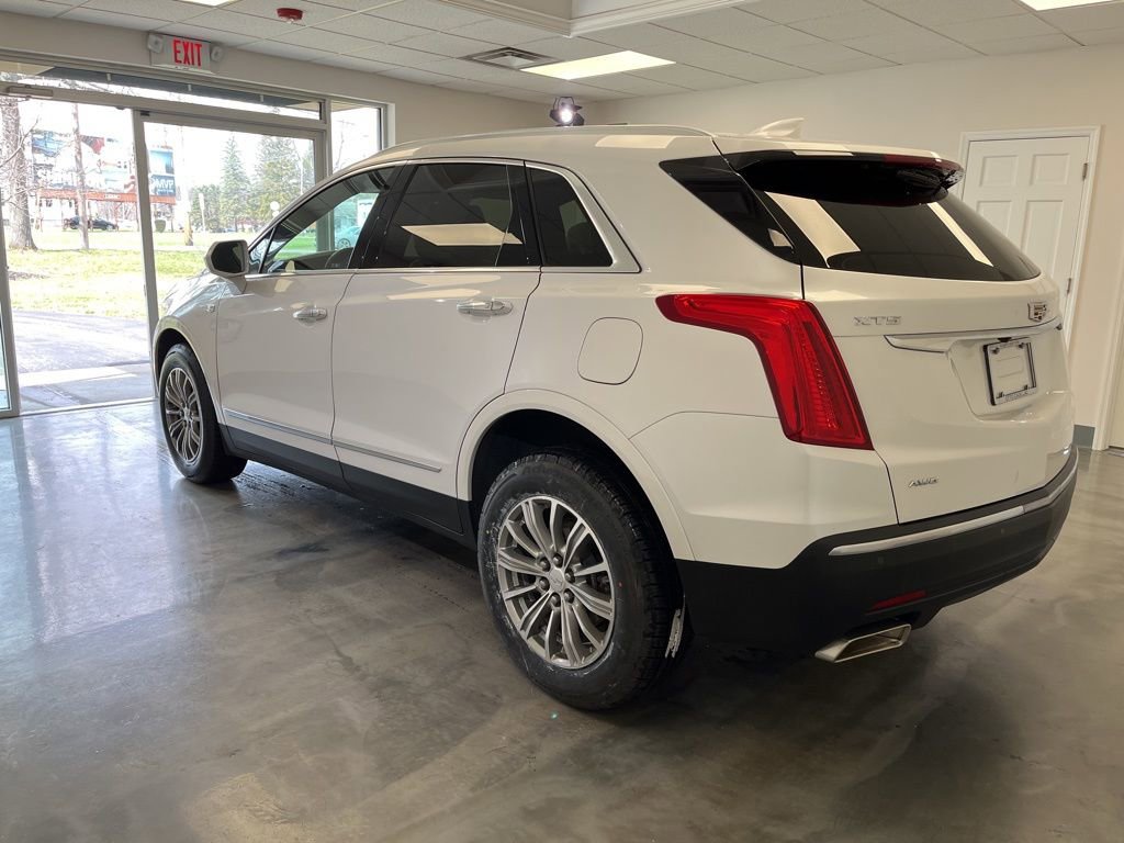 Used 2018 Cadillac XT5 Luxury w/ Driver Awareness Package image 3