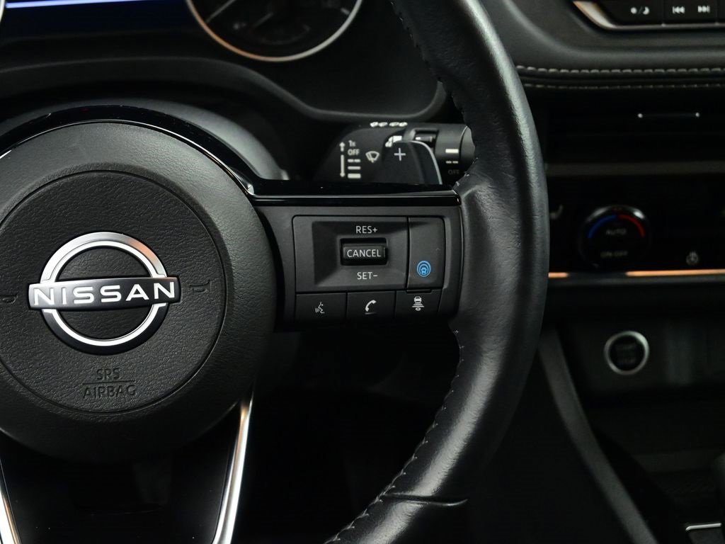 Used 2023 Nissan Rogue SV w/ SV Premium B Package image 5