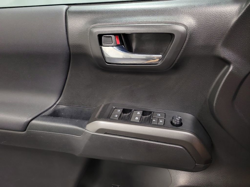 Used 2022 Toyota Tacoma TRD Sport AWD/4WD image 18