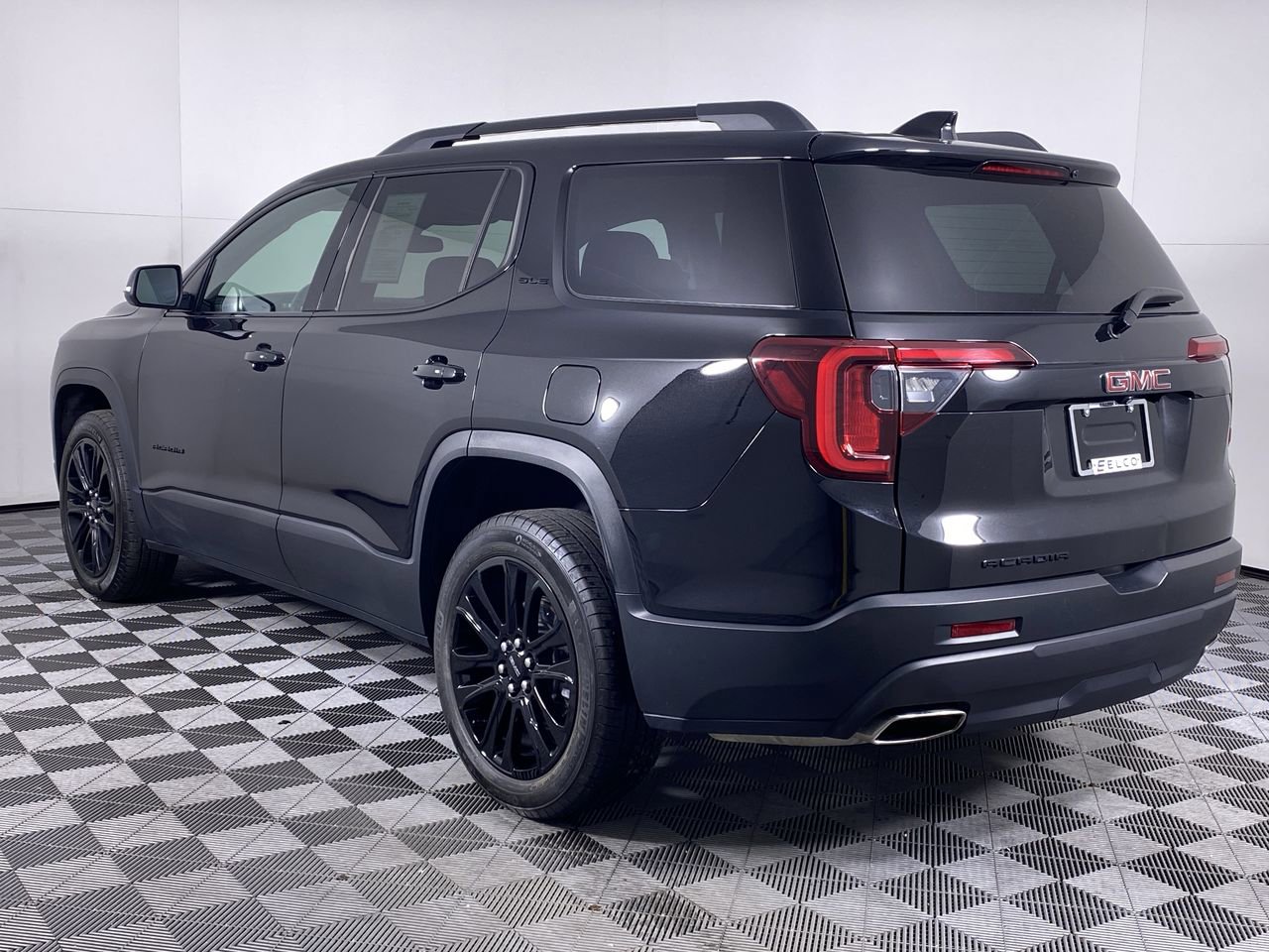 Certified 2023 GMC Acadia SLE w/ Driver Convenience Package FWD image 17