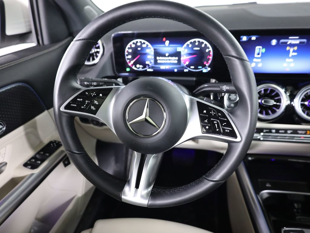 Used 2025 Mercedes-Benz GLA 250 4MATIC image 37