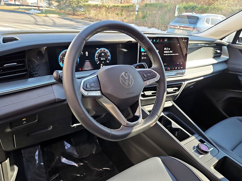 Certified 2025 Volkswagen Tiguan SE image 24