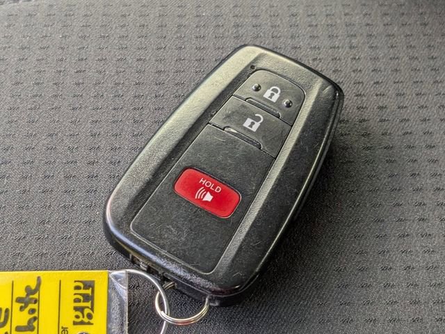 Used 2022 Toyota Prius LE image 27