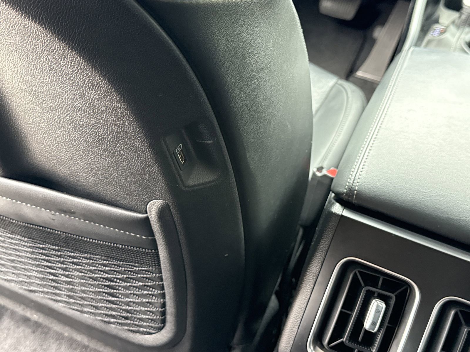 Used 2022 Kia Sorento EX w/ Panoramic Sunroof Package image 17