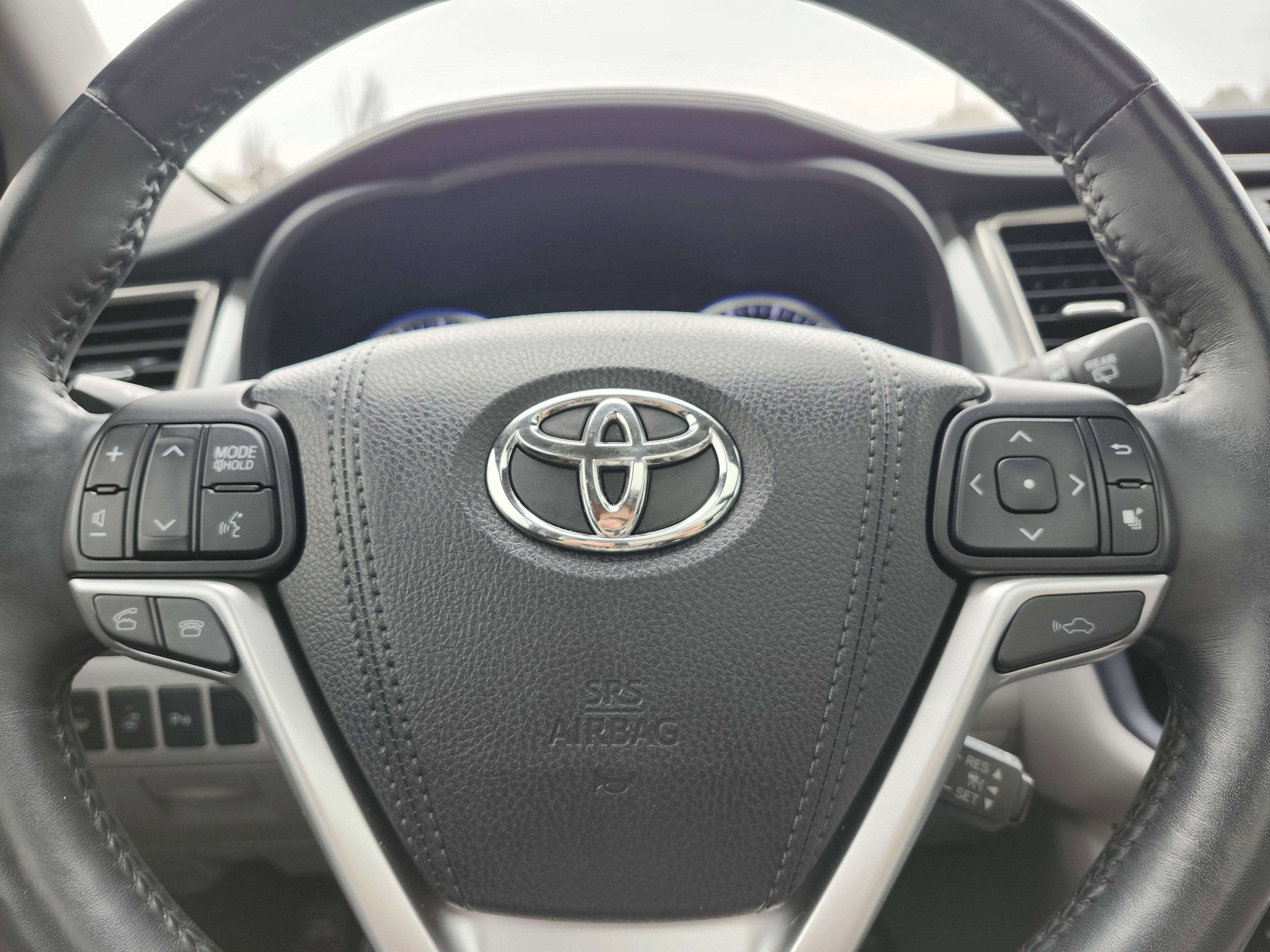Used 2016 Toyota Highlander Limited AWD/4WD image 30