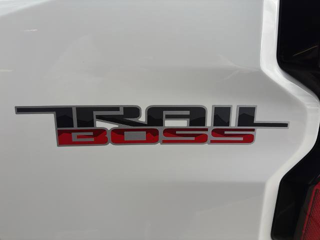 Used 2024 Chevrolet Colorado Trail Boss w/ Technology Package AWD/4WD image 32