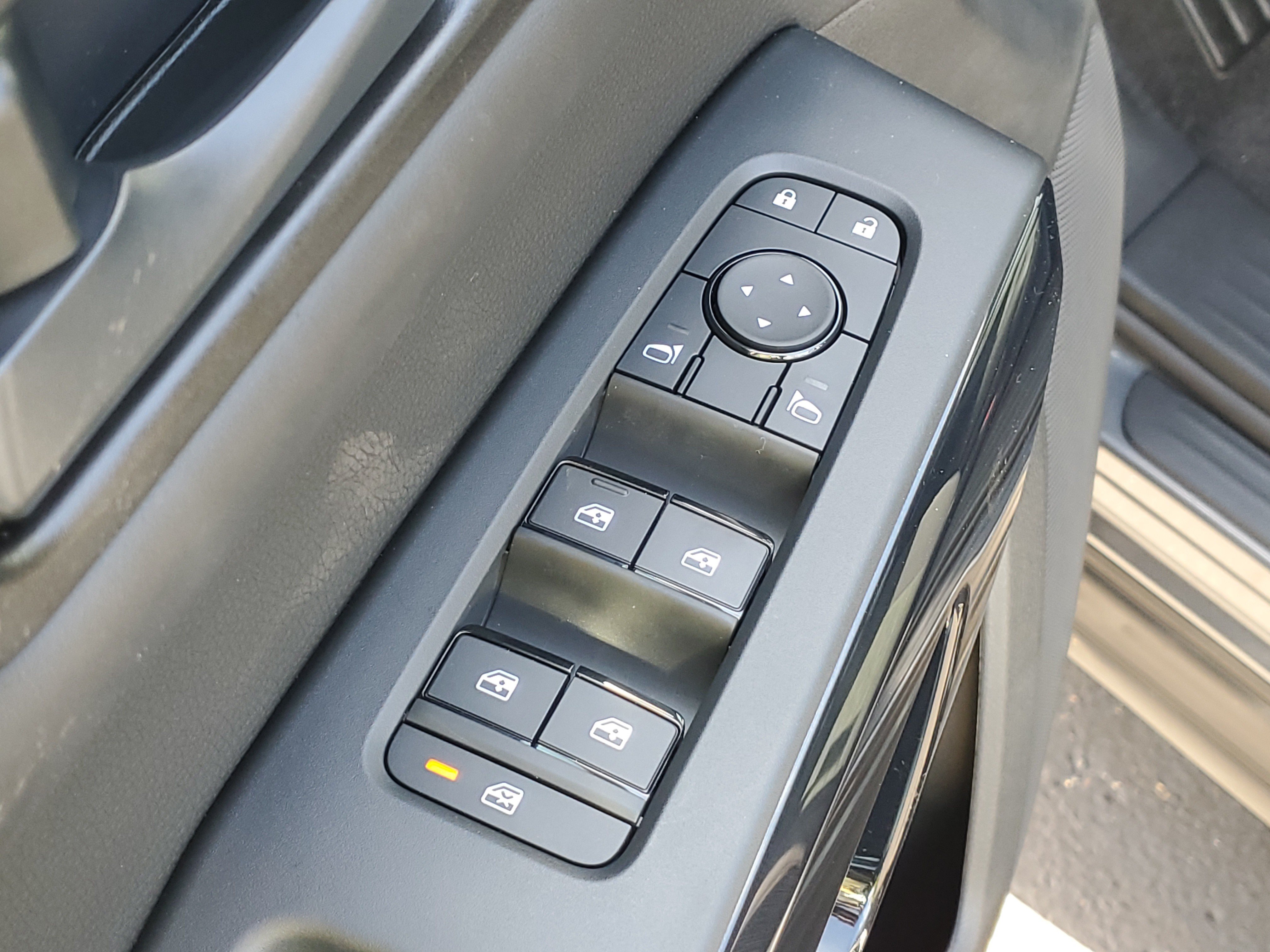 New 2026 Nissan Pathfinder SV w/ SV Premium Package AWD/4WD image 24