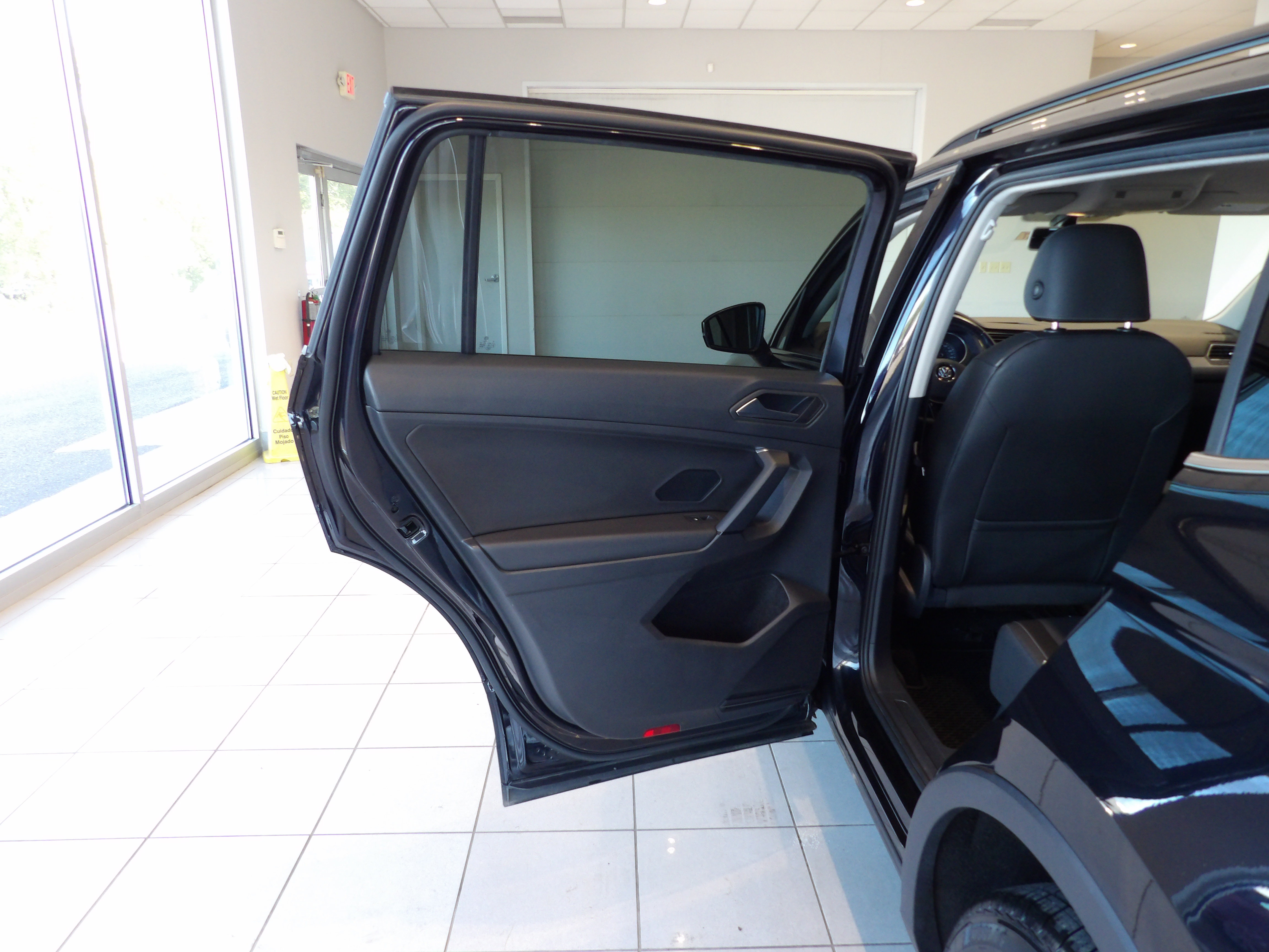 Used 2019 Volkswagen Tiguan SE AWD/4WD image 16