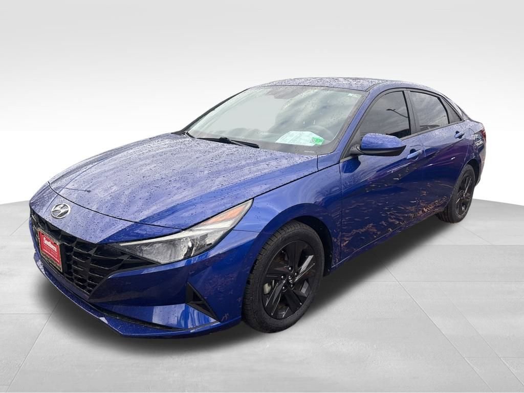 Used 2023 Hyundai Elantra SEL image 3