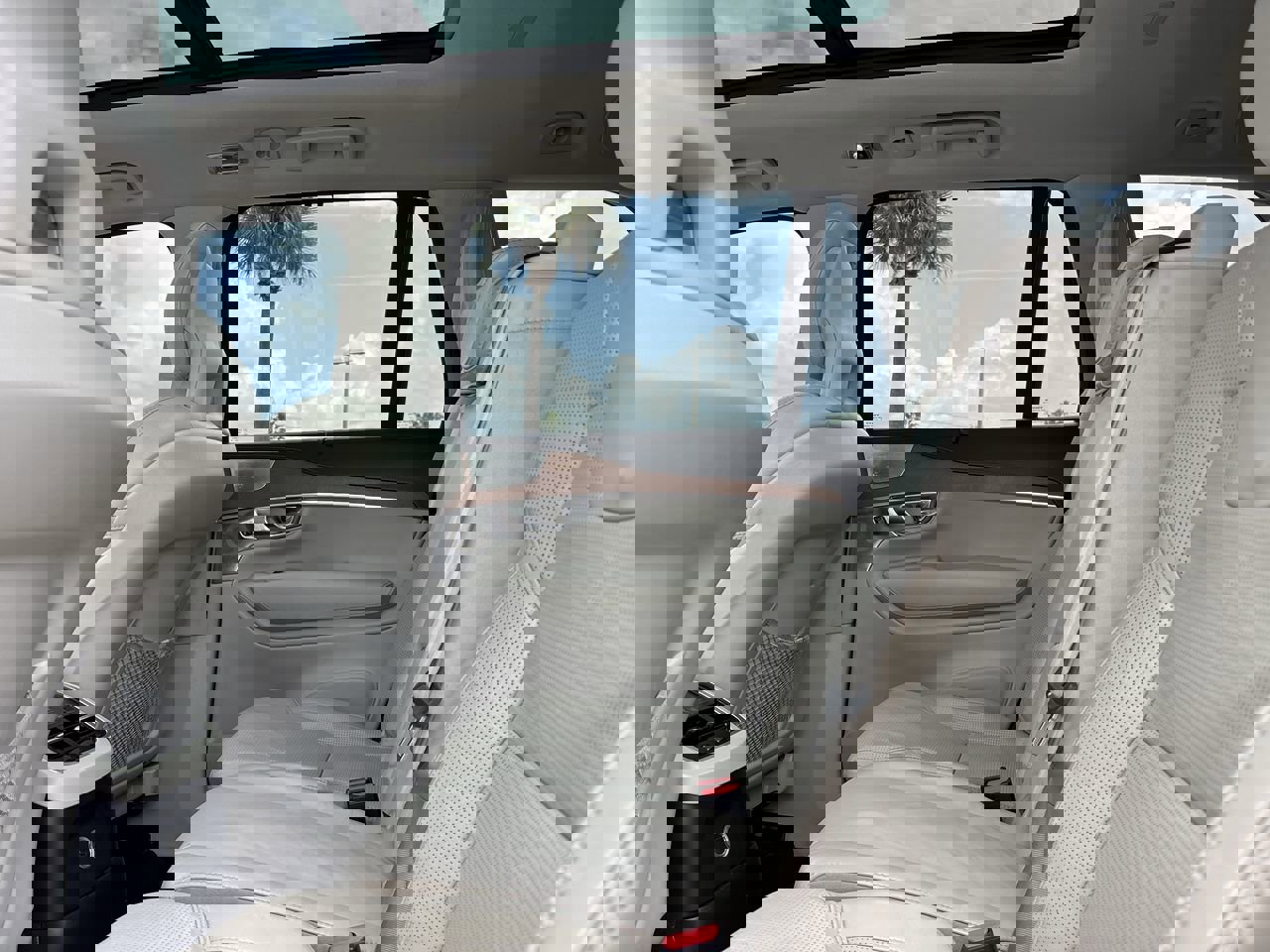 Used 2017 Volvo XC90 T8 Inscription w/ Vision Package image 17