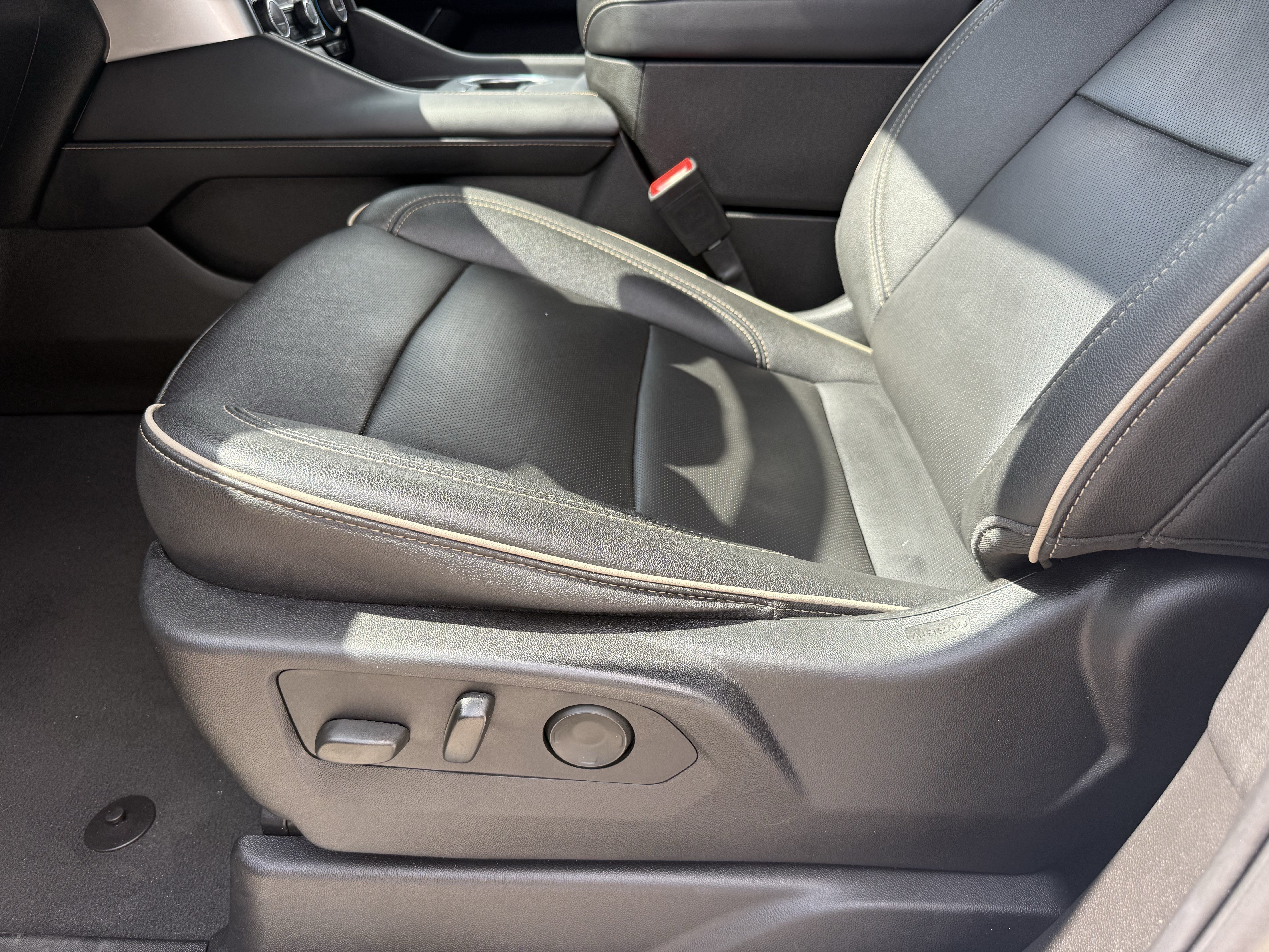 Used 2024 Chevrolet Tahoe Premier RWD image 28