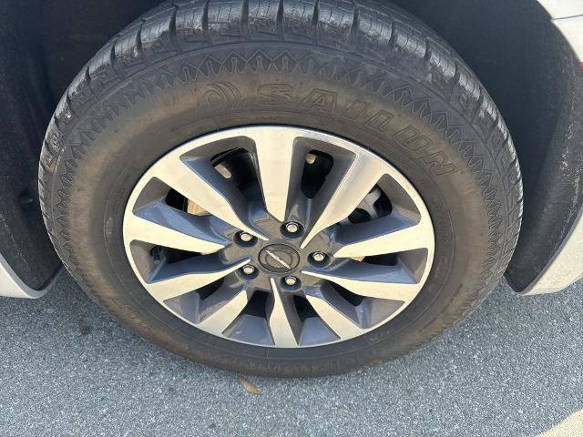 Used 2023 Chrysler Pacifica Touring-L FWD image 7
