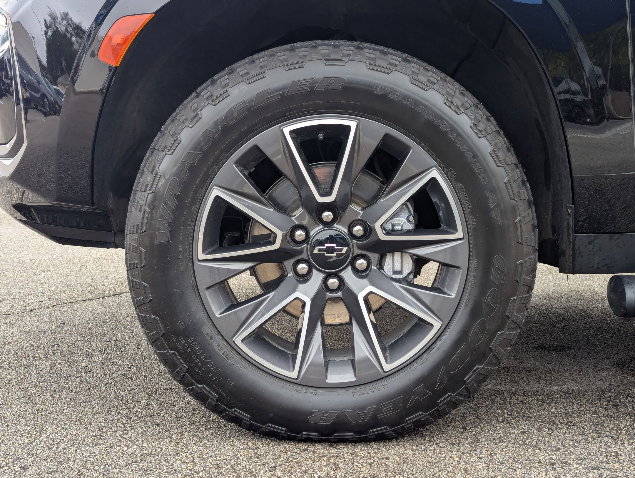 Used 2023 Chevrolet Tahoe Z71 w/ Luxury Package image 32