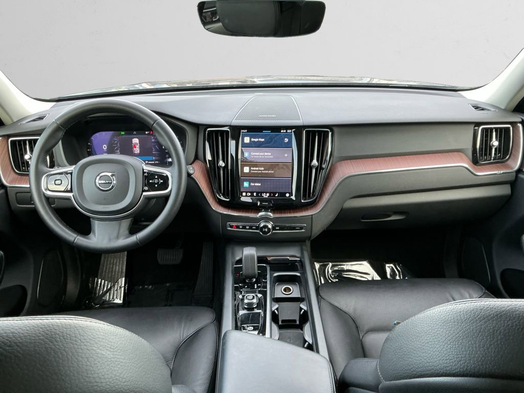 Used 2024 Volvo XC60 B5 Plus image 10