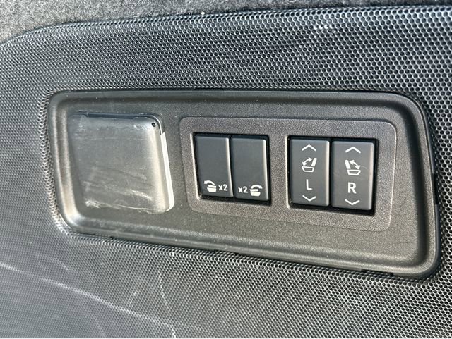 Certified 2024 Cadillac Escalade ESV V w/ LPO, ONYX Package AWD/4WD image 32