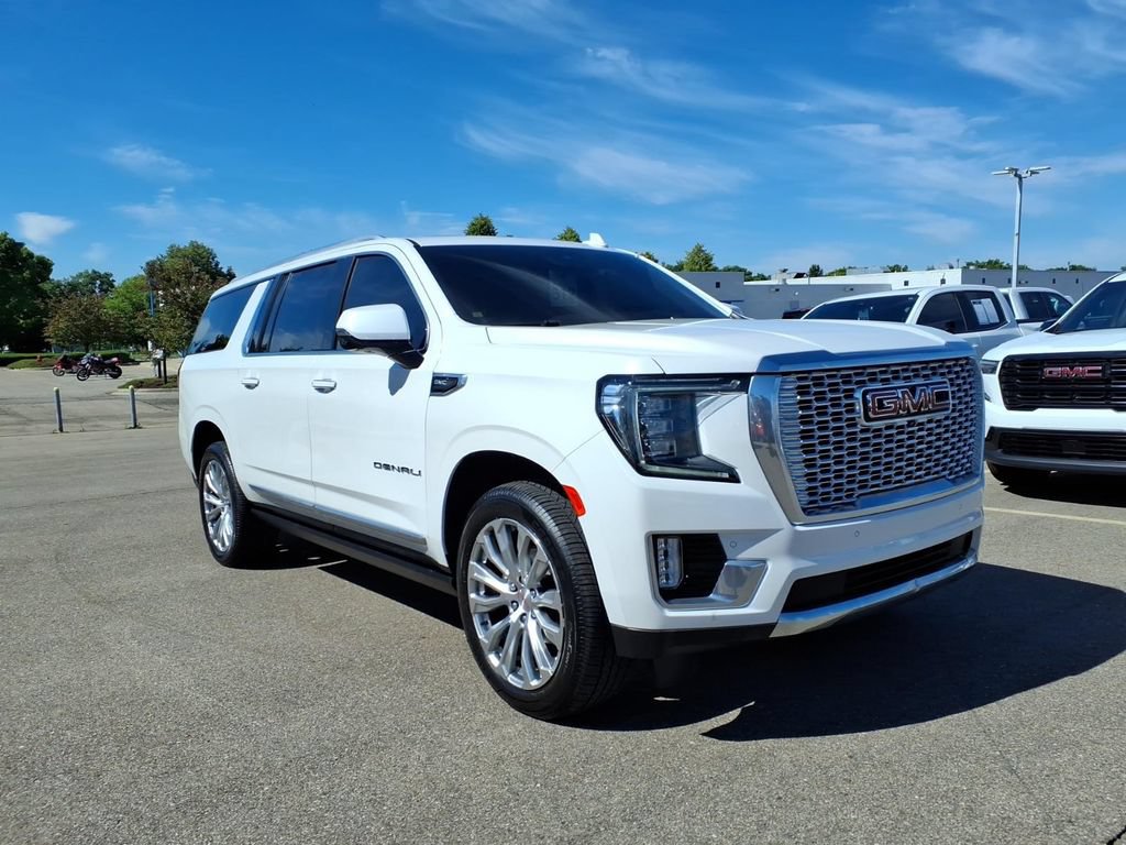 Used 2023 GMC Yukon XL Denali w/ Max Trailering Package AWD/4WD image 3