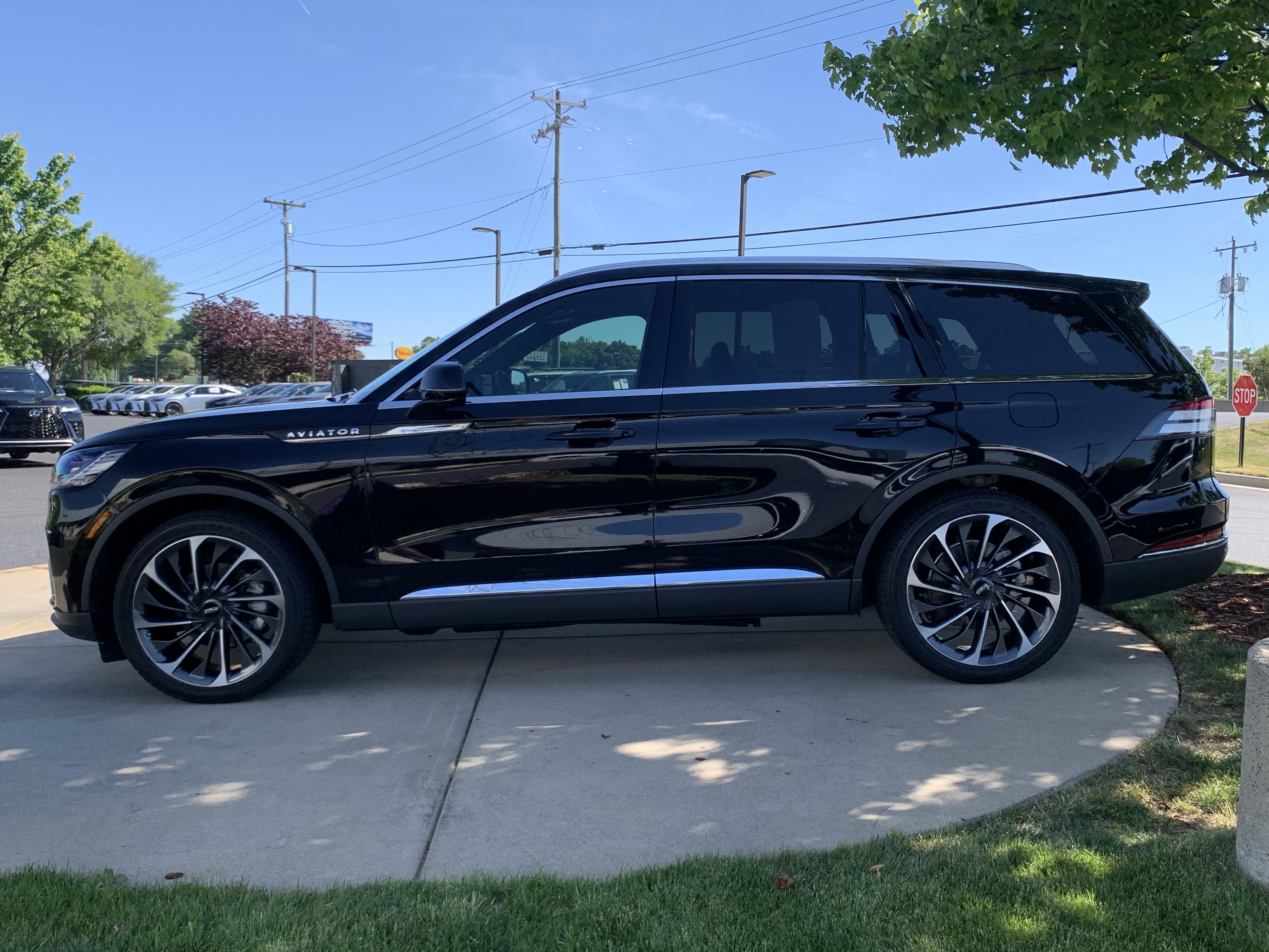 Used 2025 Lincoln Aviator Reserve w/ Illumination Package RWD image 9