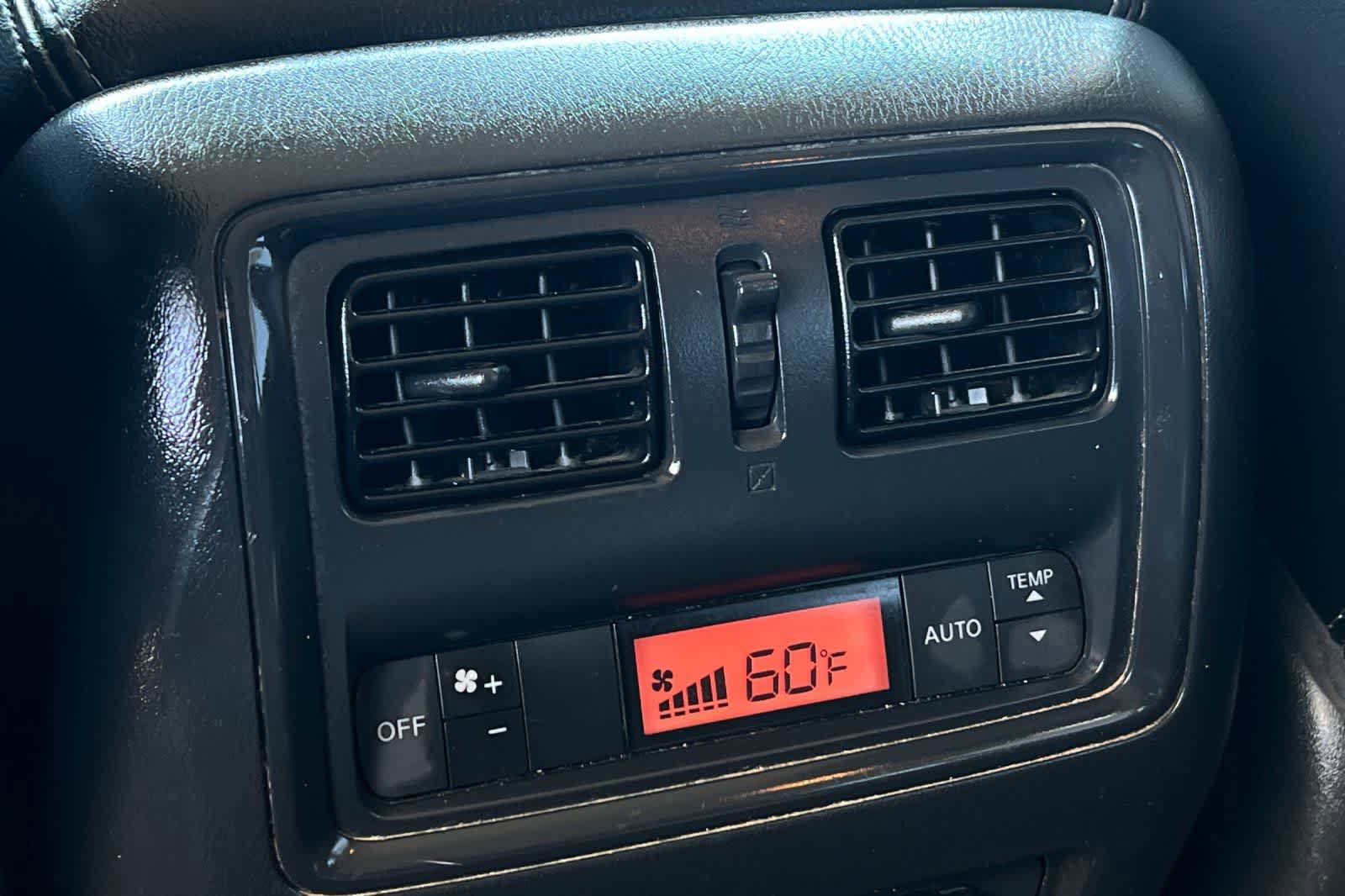 Used 2020 Nissan Pathfinder SL FWD image 15