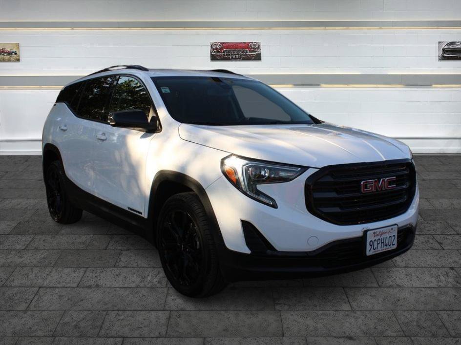 Used 2020 GMC Terrain SLE w/ Elevation Edition FWD image 2