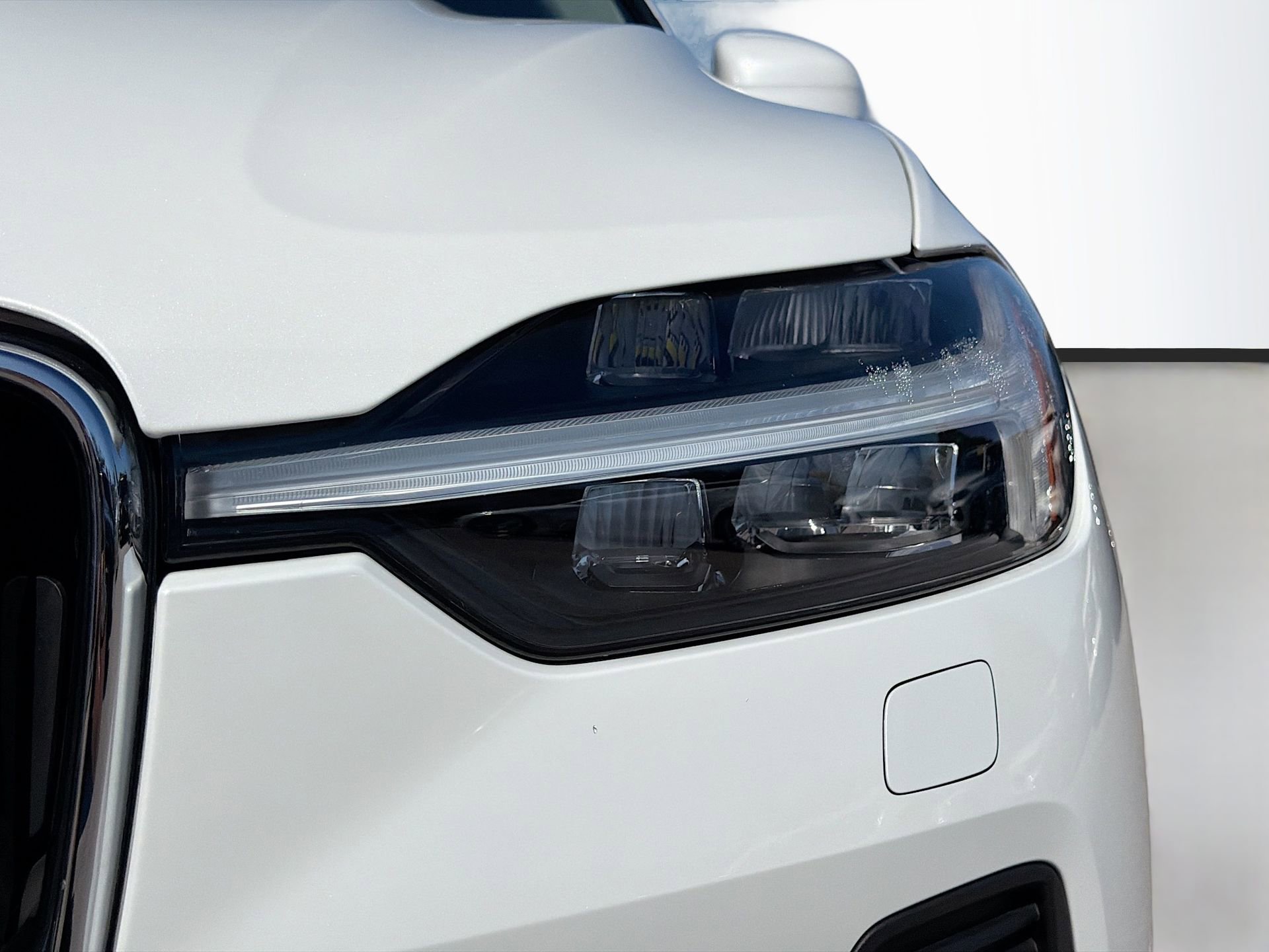 Used 2023 Volvo XC60 B5 Ultimate w/ Climate Package image 10