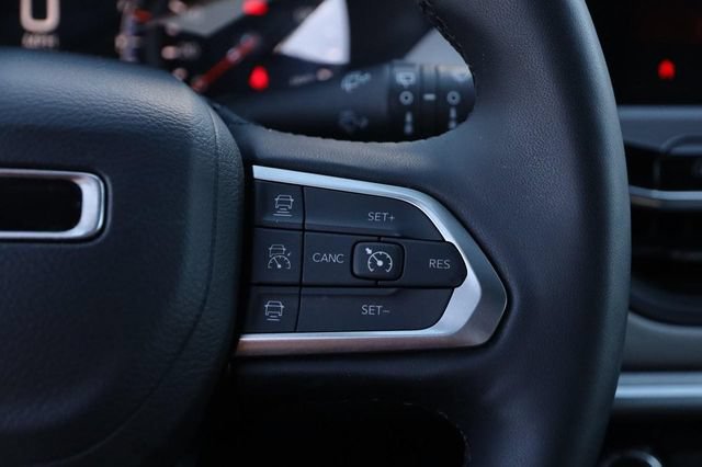 Used 2025 Jeep Compass Limited AWD/4WD image 12