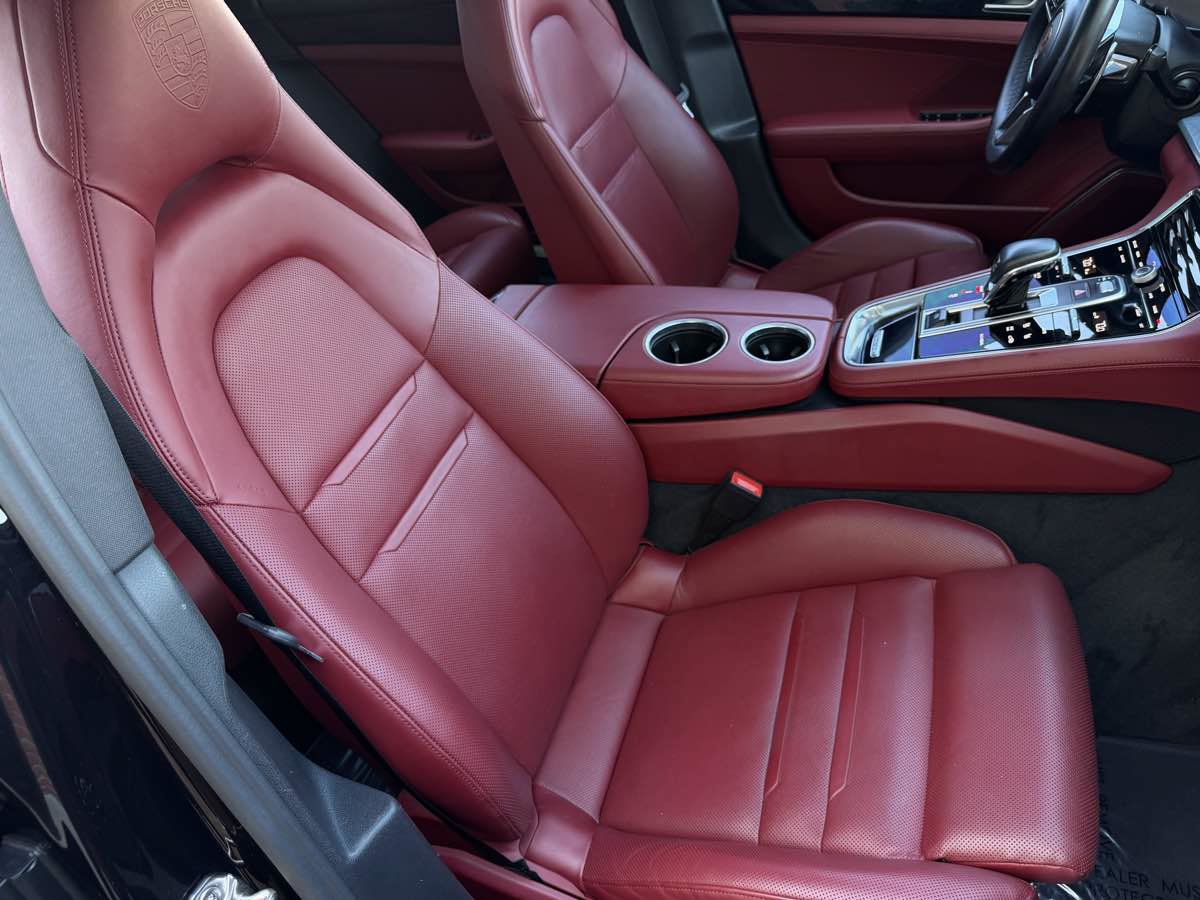 Used 2018 Porsche Panamera image 25