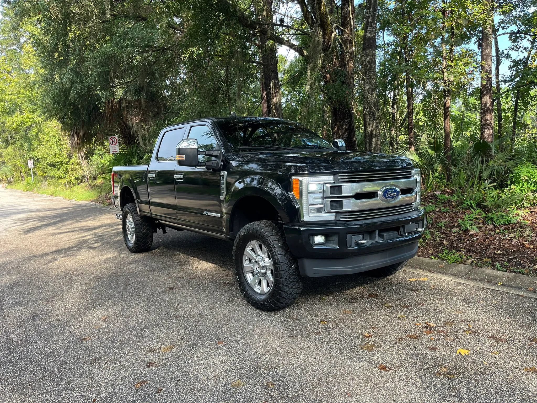 Used 2019 Ford F350 Limited AWD/4WD image 2