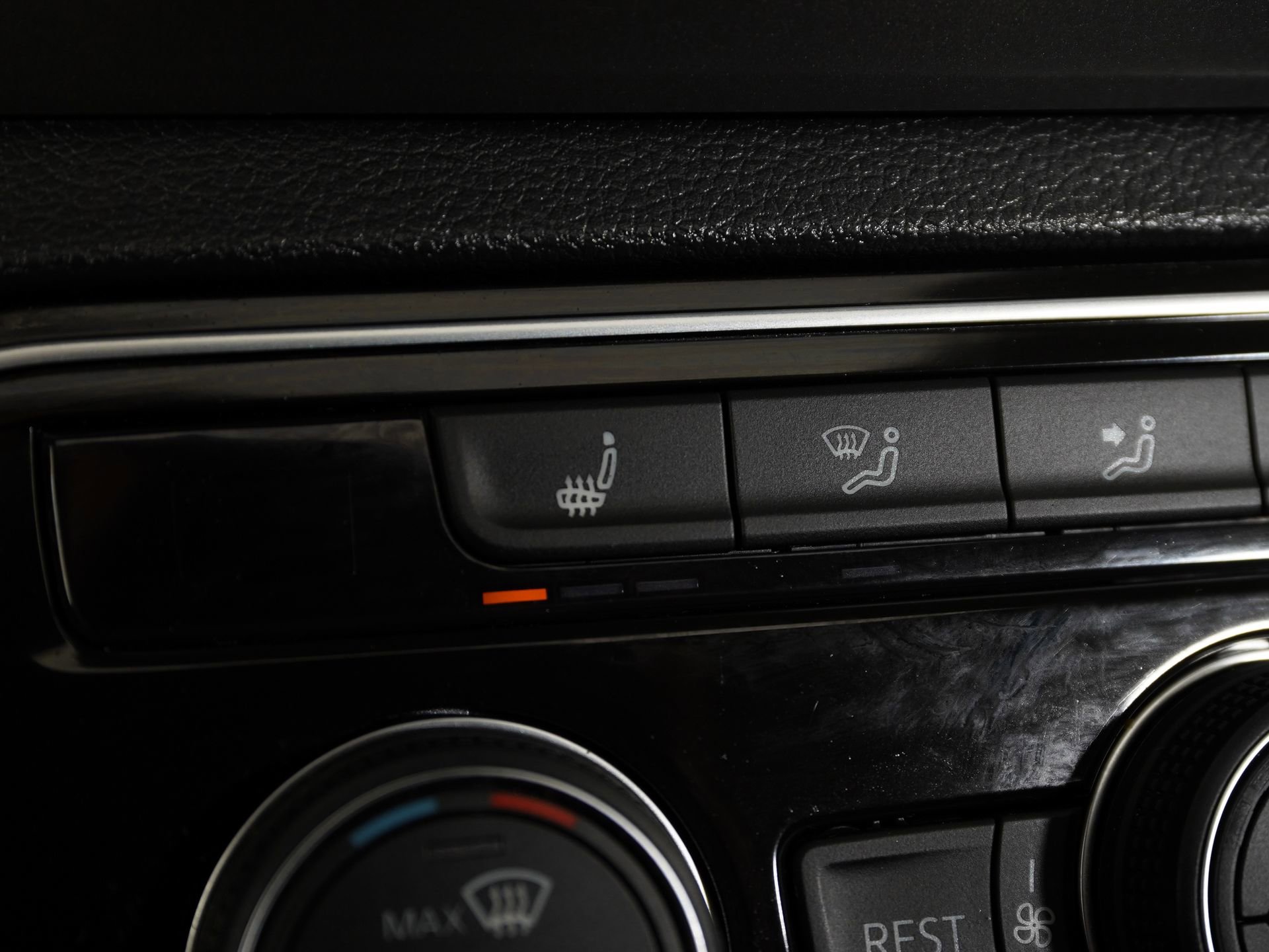 Used 2019 Volkswagen Atlas SEL FWD image 24