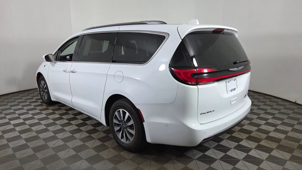 Used 2021 Chrysler Pacifica Touring-L FWD image 6