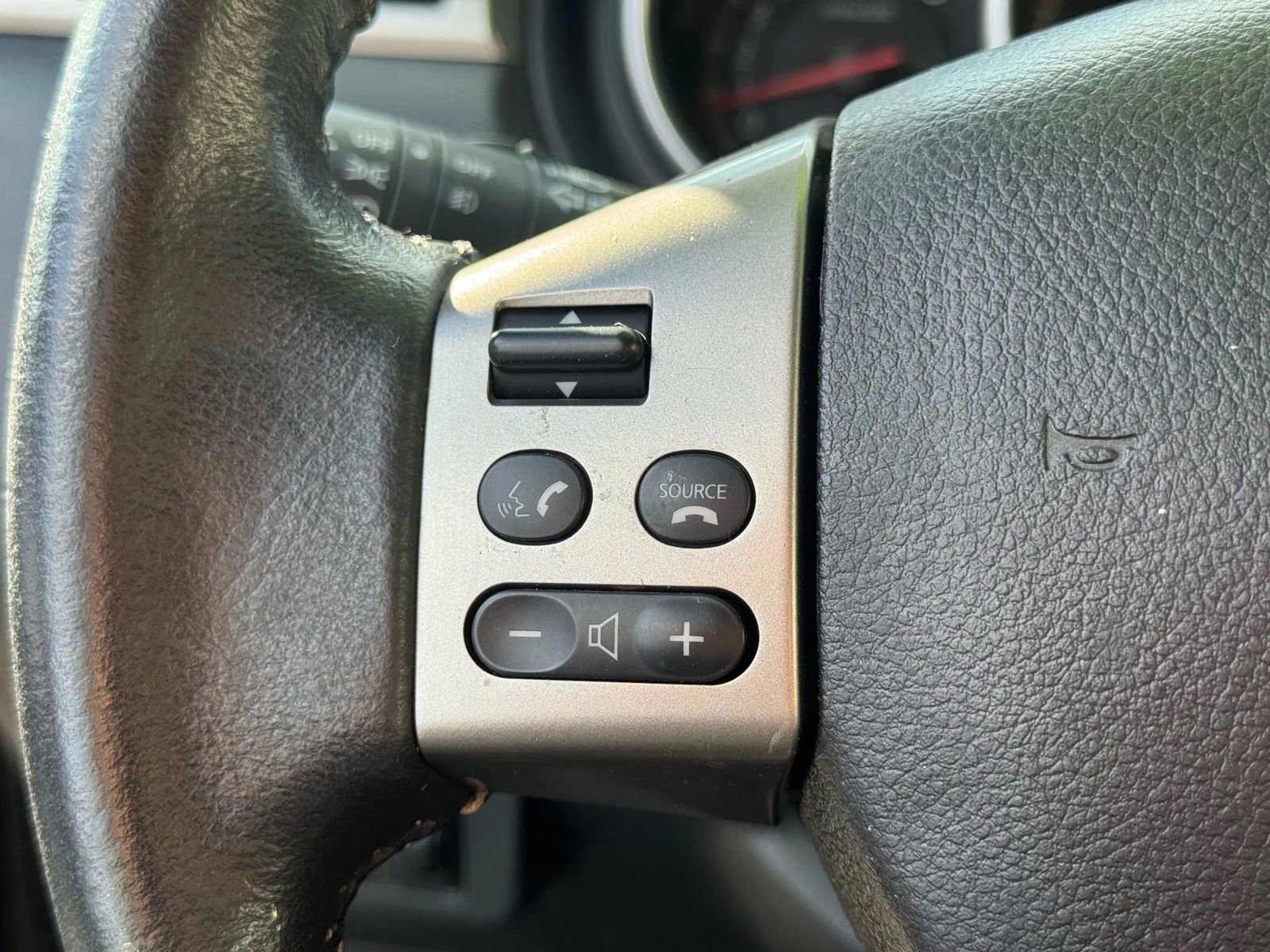 Used 2011 Nissan Versa SL w/ Premium Pkg image 14