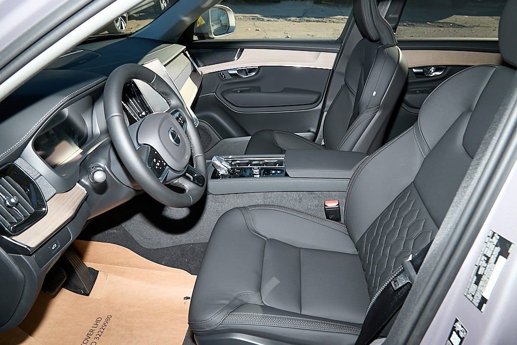 New 2026 Volvo XC90 B6 Plus w/ Protection Package image 16