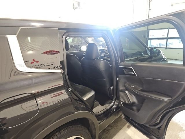 Used 2022 Mitsubishi Outlander SE image 15