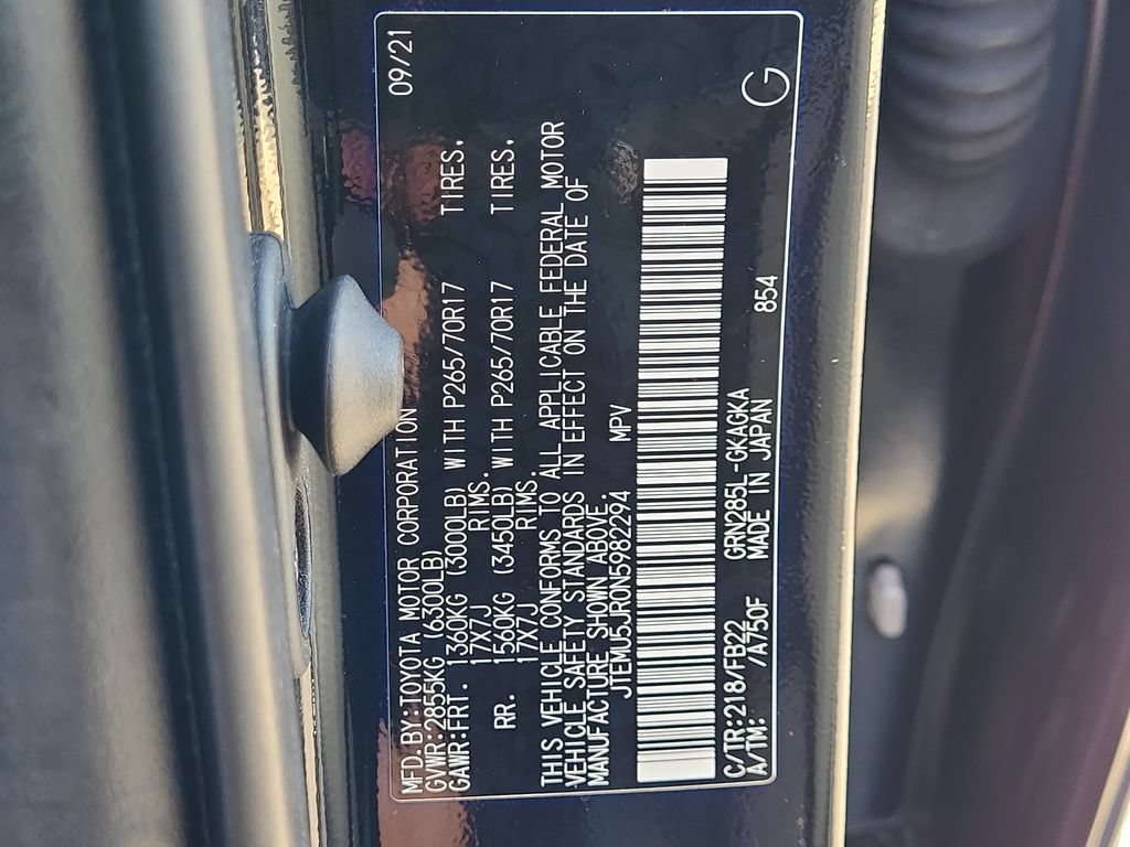 Used 2022 Toyota 4Runner SR5 AWD/4WD image 35