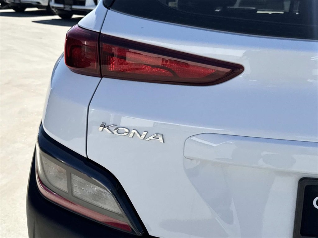 Used 2023 Hyundai Kona SE image 5