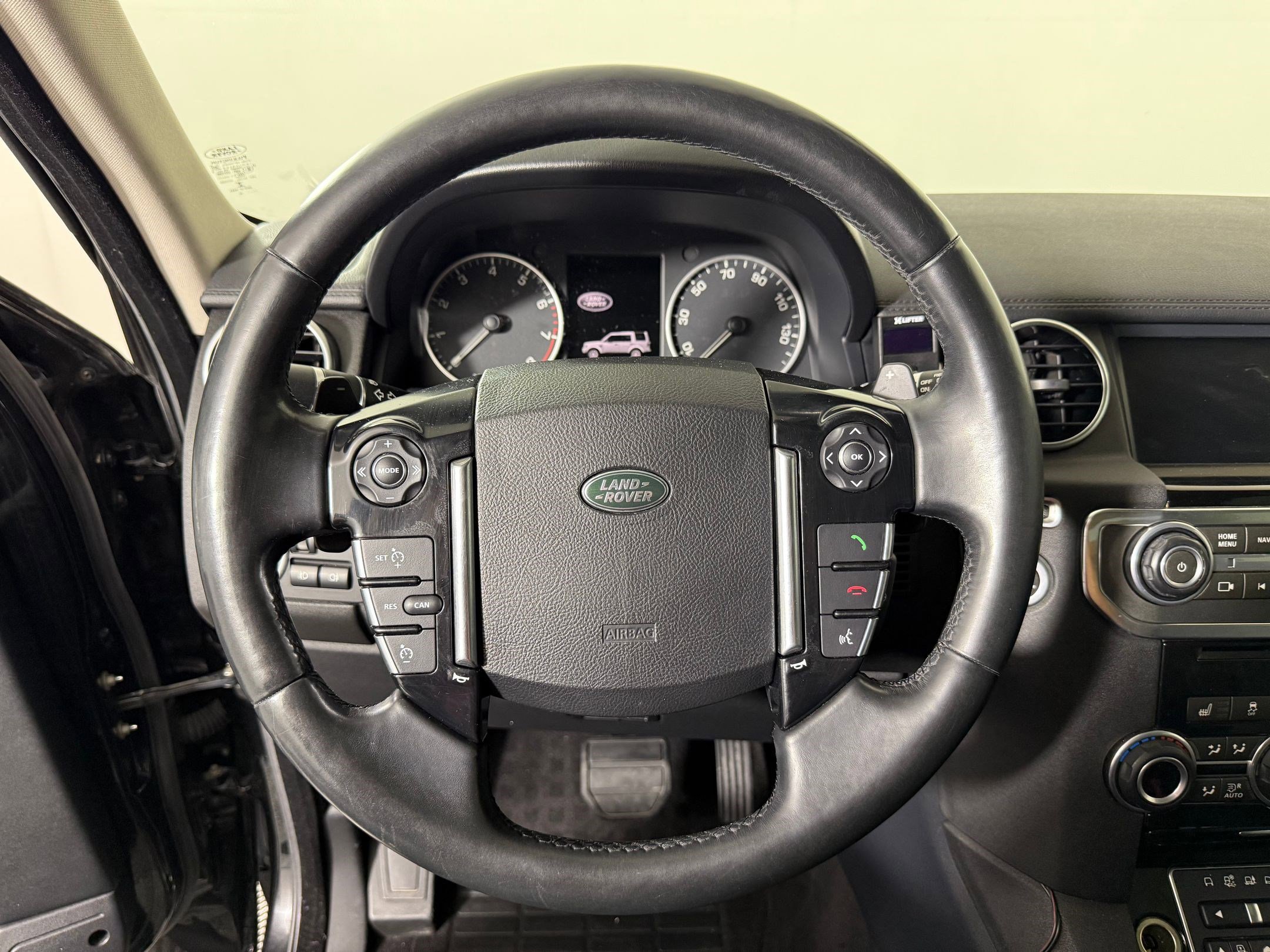 Used 2016 Land Rover LR4 HSE image 16