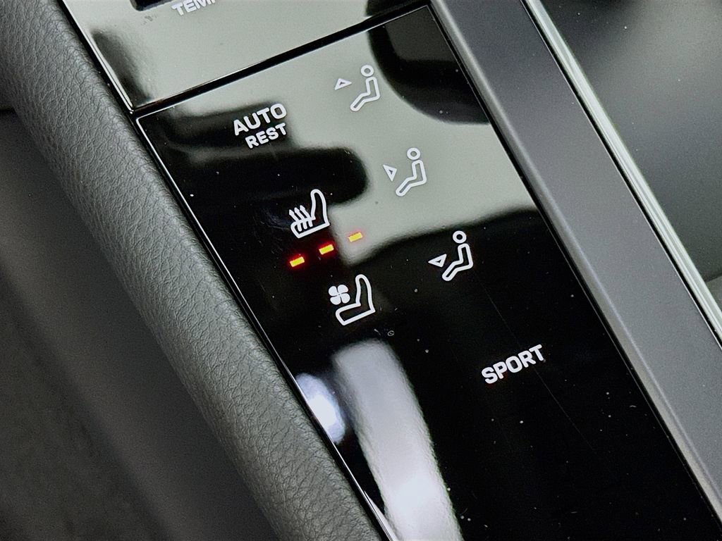 Used 2025 Porsche Macan image 23