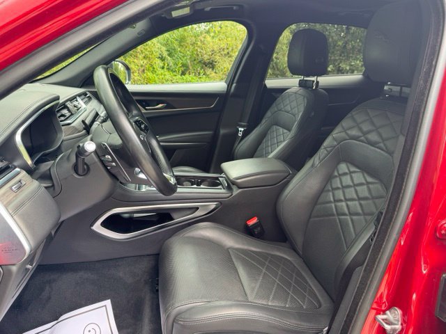 Used 2023 Jaguar F-PACE S AWD/4WD image 11
