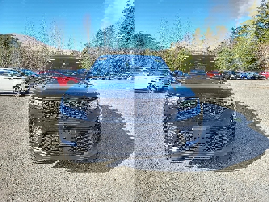 New 2025 Jeep Grand Cherokee Altitude image 2