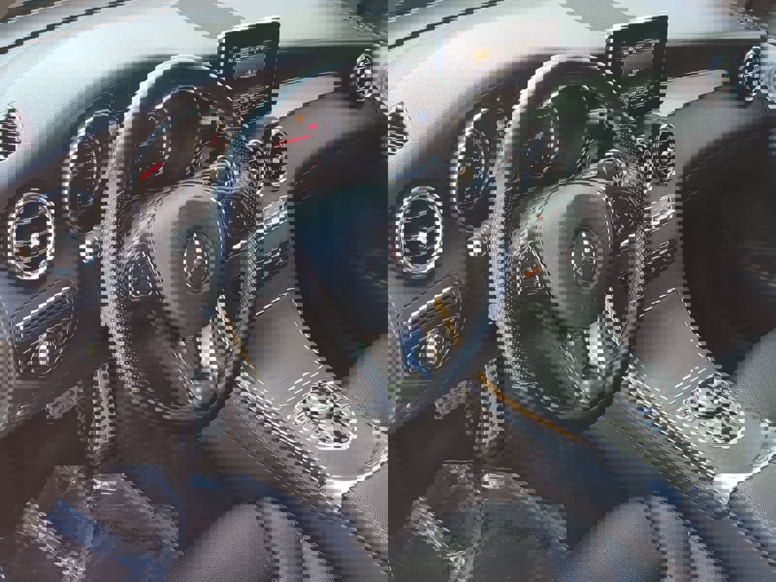 Used 2019 Mercedes-Benz GLC 300 4MATIC image 10