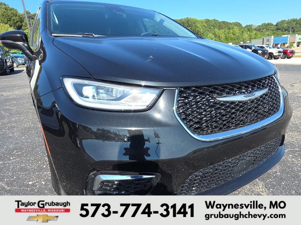 Used 2023 Chrysler Pacifica Touring-L FWD image 11