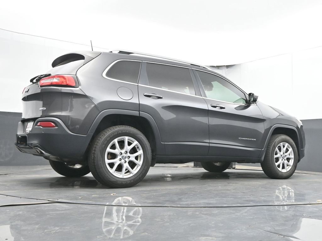 Used 2016 Jeep Cherokee Latitude w/ Comfort/Convenience Group AWD/4WD image 52