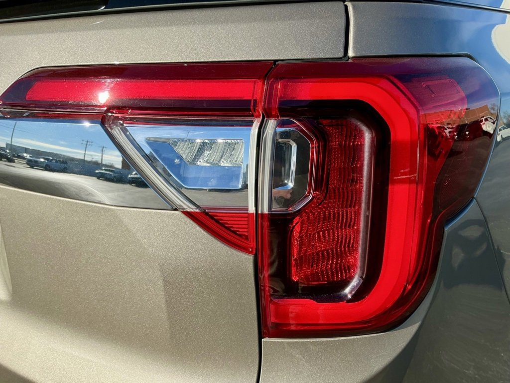 Used 2022 GMC Acadia Denali w/ Denali Ultimate Package image 16