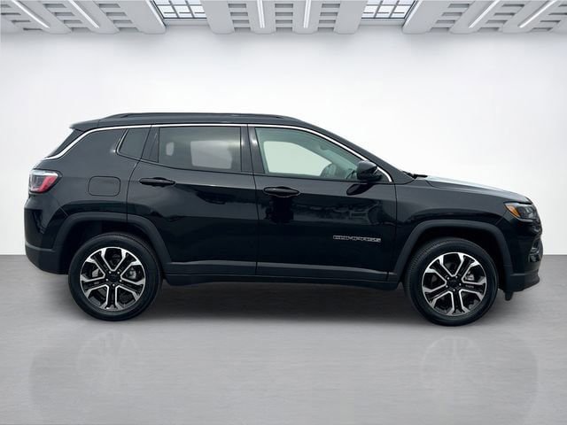 Used 2022 Jeep Compass Limited AWD/4WD image 3