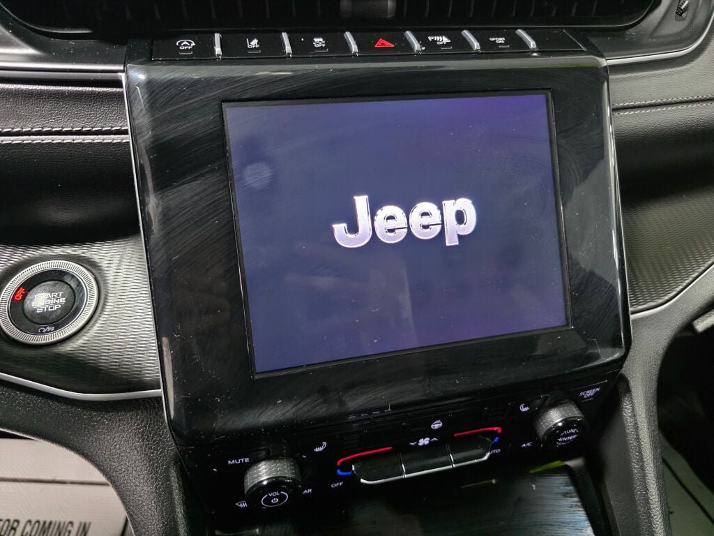 Used 2024 Jeep Grand Cherokee L Laredo w/ Luxury Tech Group I AWD/4WD image 13